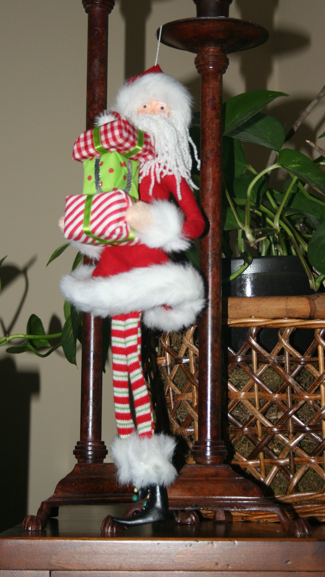 Long Leg Santa