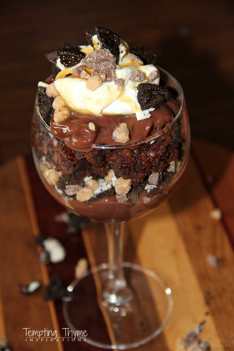 Chocolate Brownie Trifle with Oreos, Toffee and Drizzled Caramel #SummerofPudding