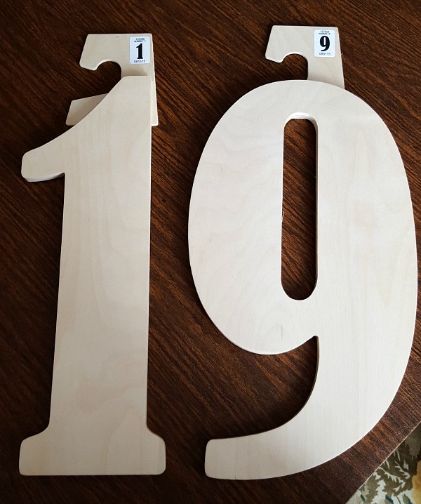 How to make a photo collage on wooden numbers and letters